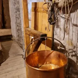 Bibliothèque en pin